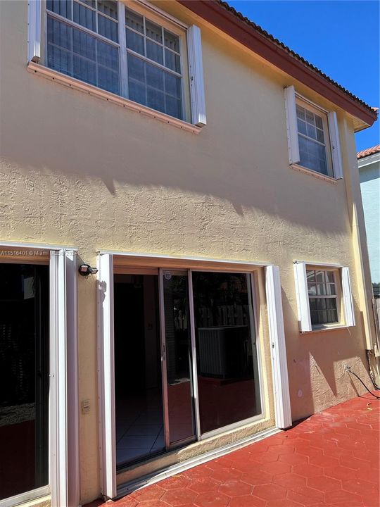 Recently Rented: $3,600 (4 beds, 2 baths, 1912 Square Feet)