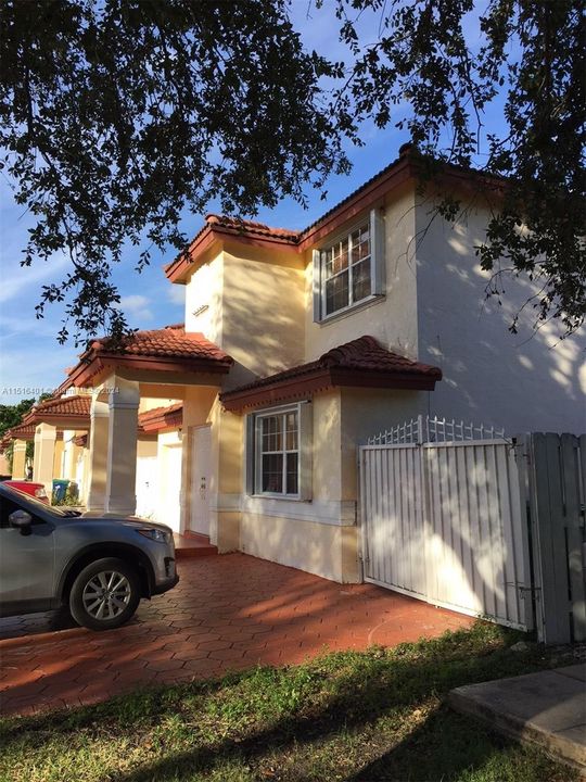 FRONT SIDE VIEW WITH GATE TO BACK YARD