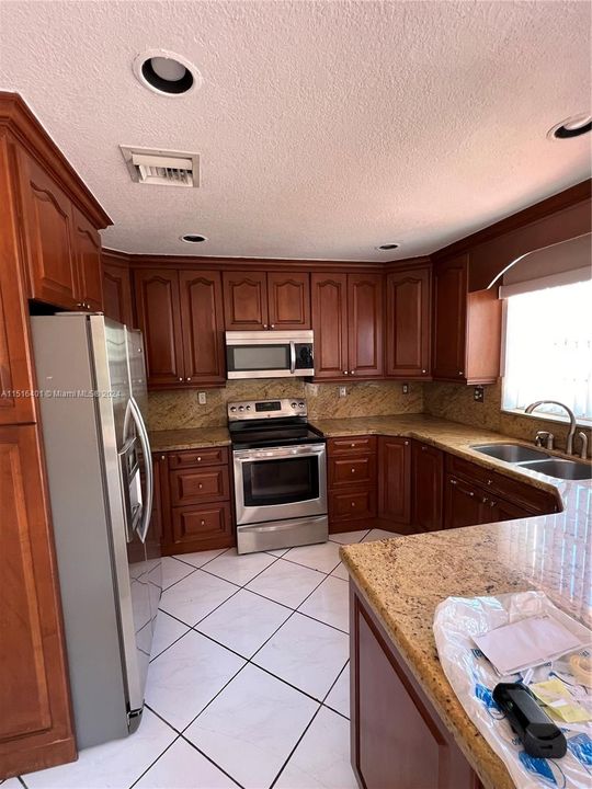 Recently Rented: $3,600 (4 beds, 2 baths, 1912 Square Feet)