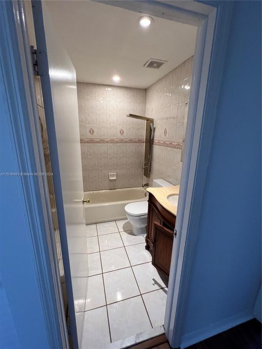 Recently Rented: $3,600 (4 beds, 2 baths, 1912 Square Feet)