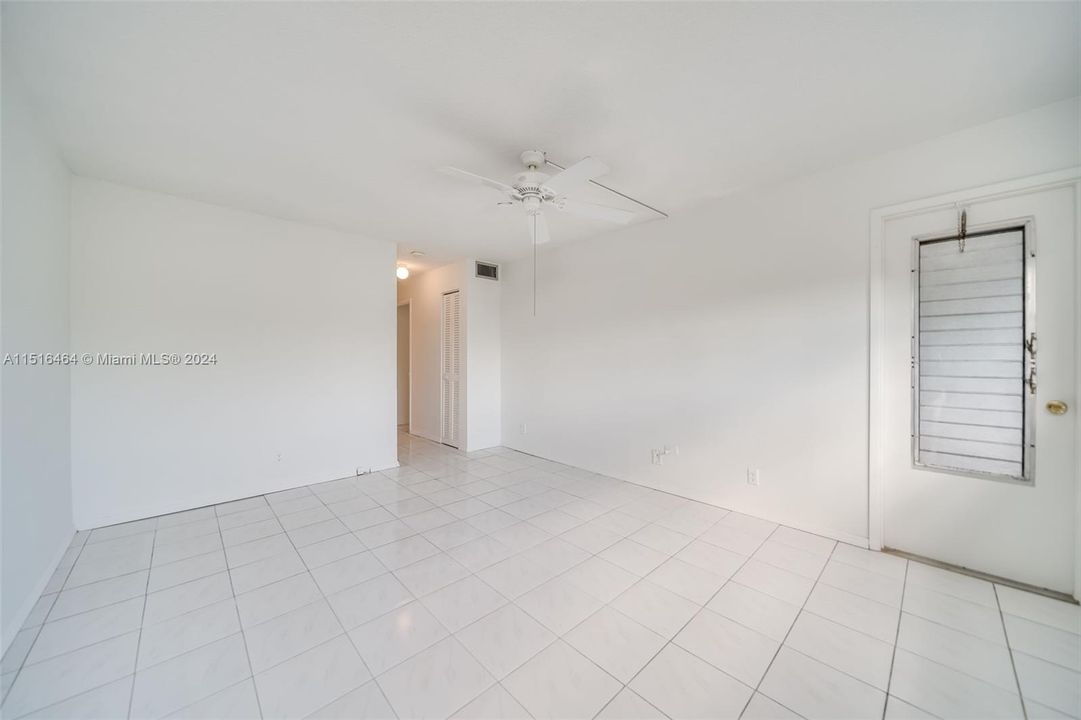 For Sale: $162,500 (1 beds, 1 baths, 830 Square Feet)