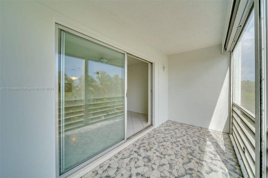 Active With Contract: $162,500 (1 beds, 1 baths, 830 Square Feet)