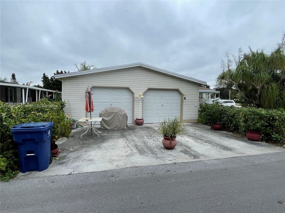 Active With Contract: $295,000 (3 beds, 2 baths, 1690 Square Feet)