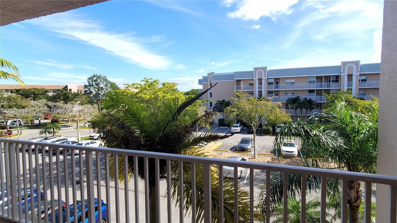 Active With Contract: $189,000 (2 beds, 2 baths, 1130 Square Feet)