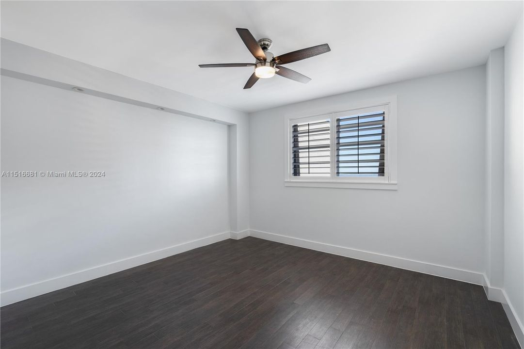 For Sale: $625,000 (1 beds, 1 baths, 910 Square Feet)