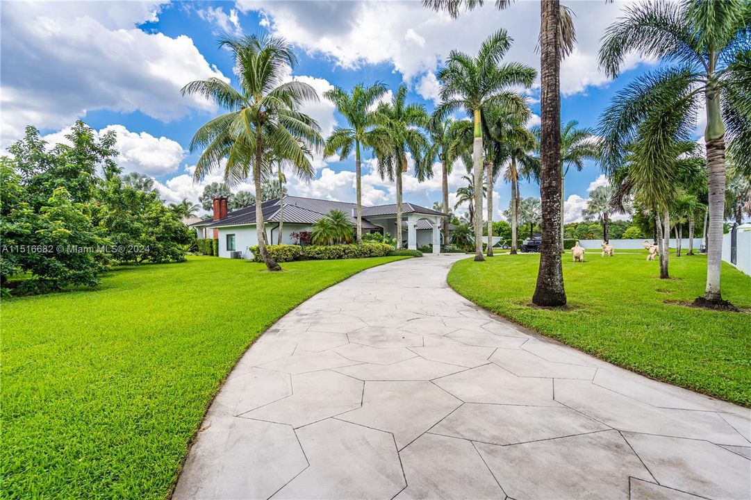 Recently Sold: $2,695,000 (4 beds, 4 baths, 4917 Square Feet)