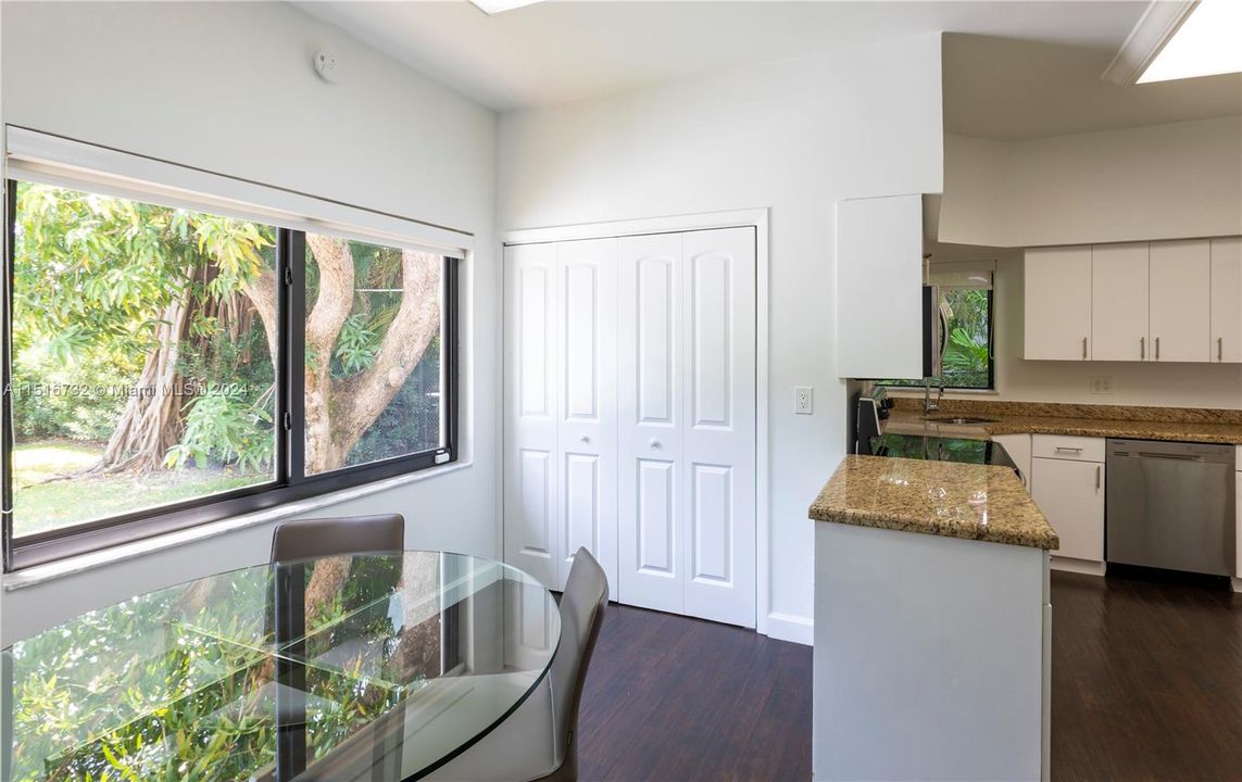 Active With Contract: $3,000,000 (4 beds, 3 baths, 2729 Square Feet)