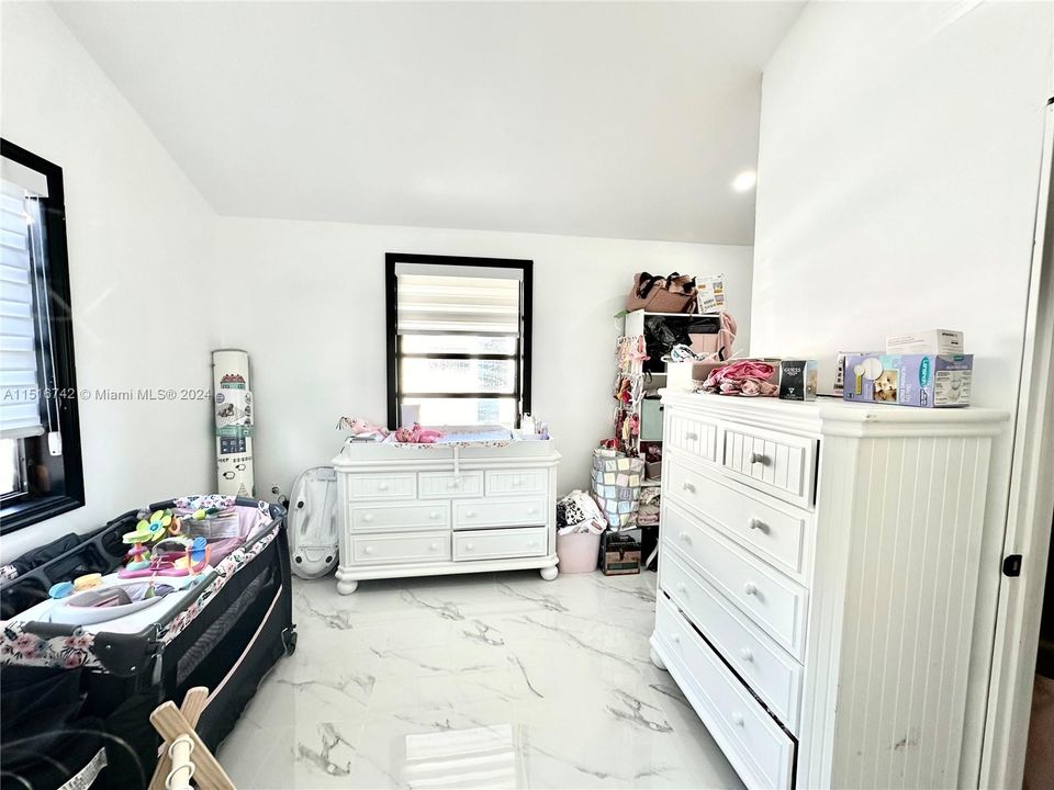 For Sale: $1,100,000 (4 beds, 2 baths, 1903 Square Feet)