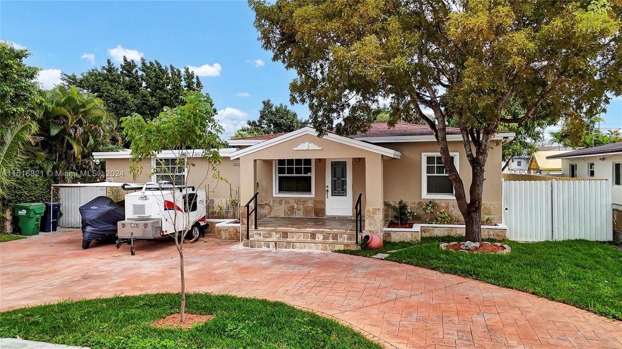 Recently Rented: $3,200 (3 beds, 2 baths, 1722 Square Feet)