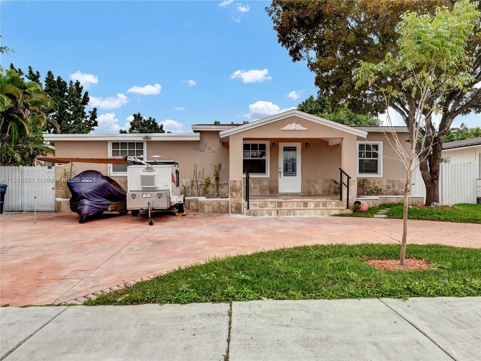 Recently Rented: $3,200 (3 beds, 2 baths, 1722 Square Feet)