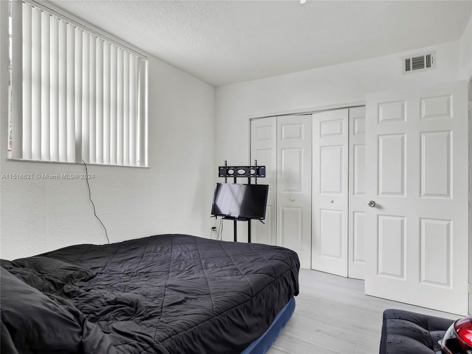 Recently Rented: $3,200 (3 beds, 2 baths, 1722 Square Feet)