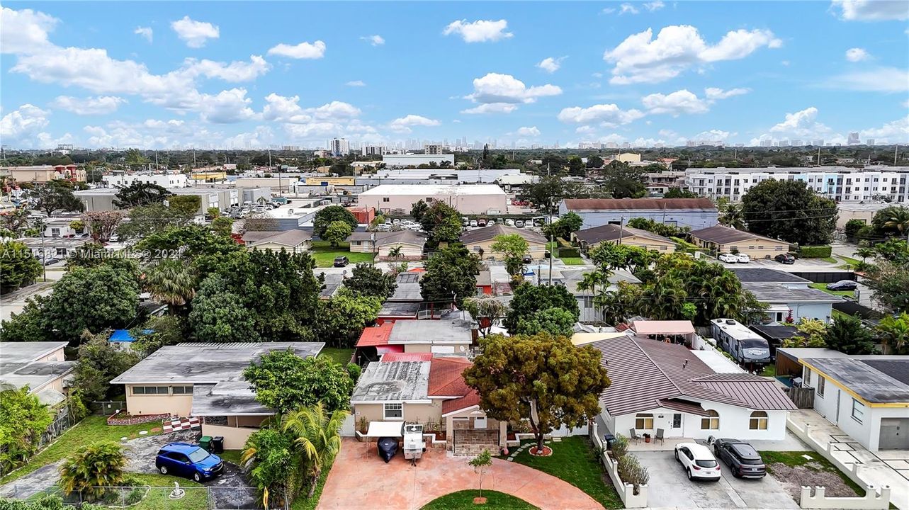 Recently Rented: $3,200 (3 beds, 2 baths, 1722 Square Feet)