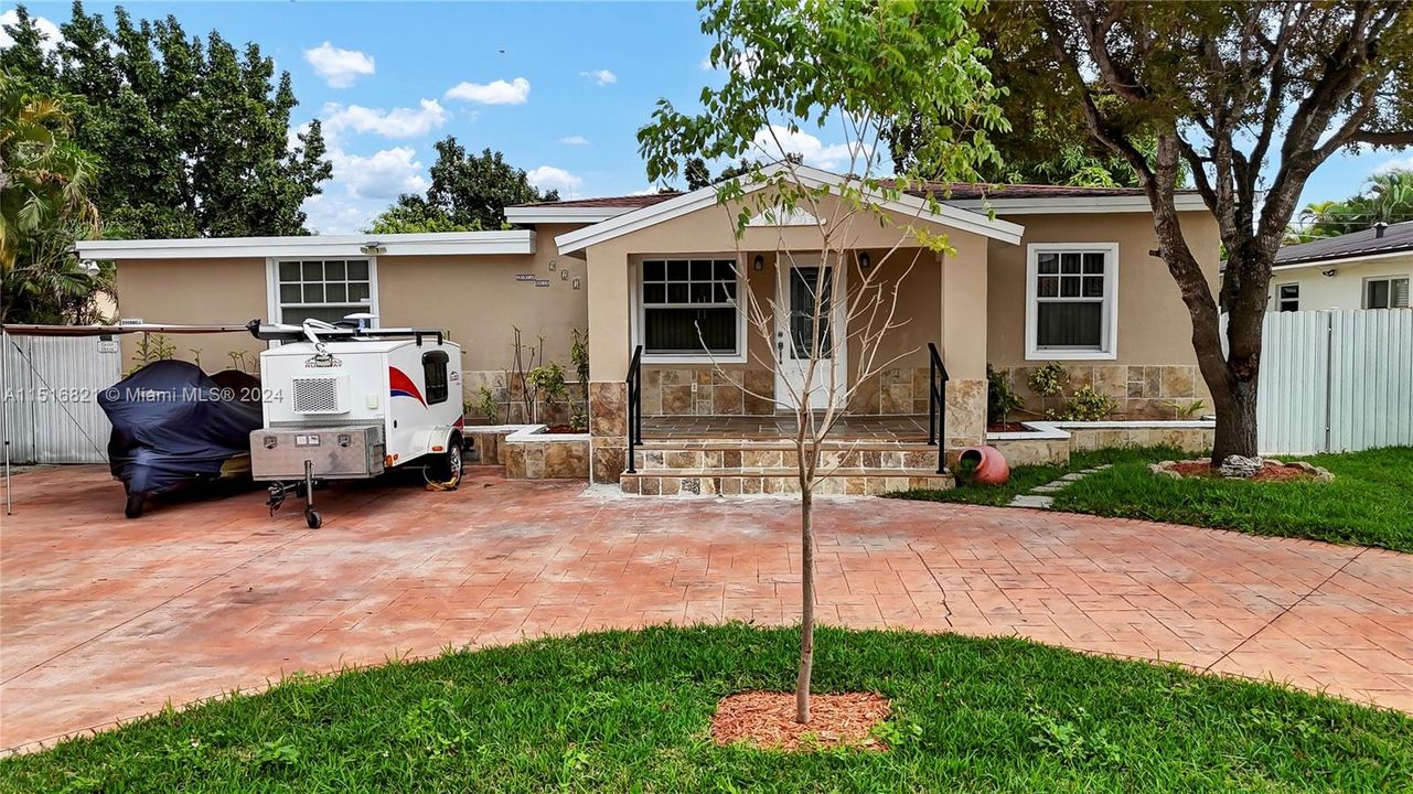 Recently Rented: $3,200 (3 beds, 2 baths, 1722 Square Feet)