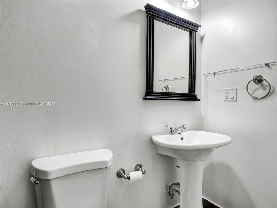 Recently Rented: $3,200 (3 beds, 2 baths, 1722 Square Feet)