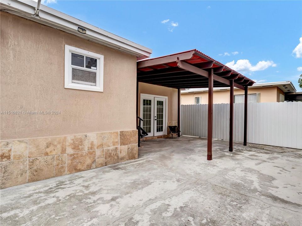 Recently Rented: $3,200 (3 beds, 2 baths, 1722 Square Feet)