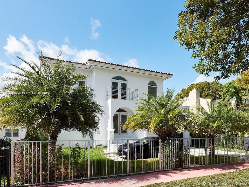 Recently Sold: $3,200,000 (4 beds, 5 baths, 3663 Square Feet)