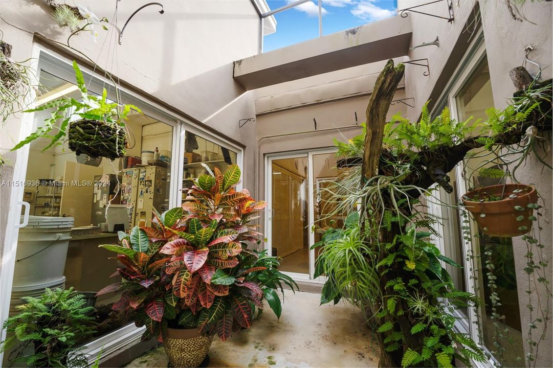 Recently Sold: $2,299,000 (3 beds, 2 baths, 3522 Square Feet)