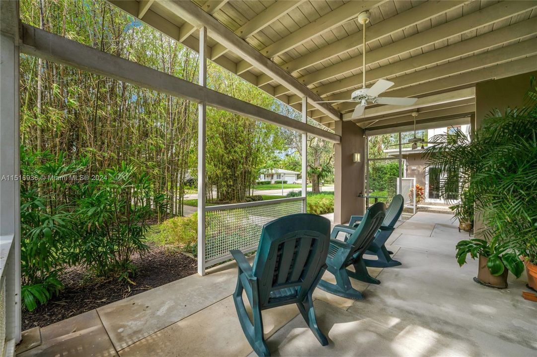 Recently Sold: $2,299,000 (3 beds, 2 baths, 3522 Square Feet)