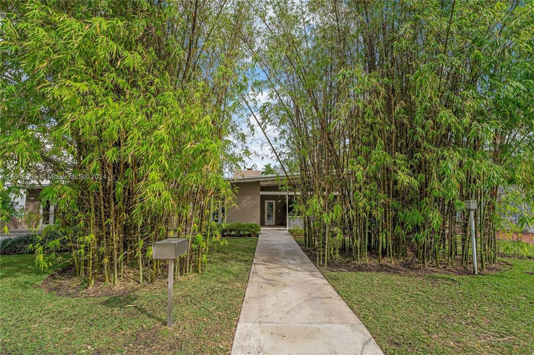 Recently Sold: $2,299,000 (3 beds, 2 baths, 3522 Square Feet)