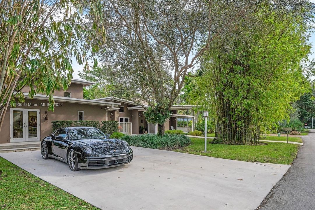 Recently Sold: $2,299,000 (3 beds, 2 baths, 3522 Square Feet)