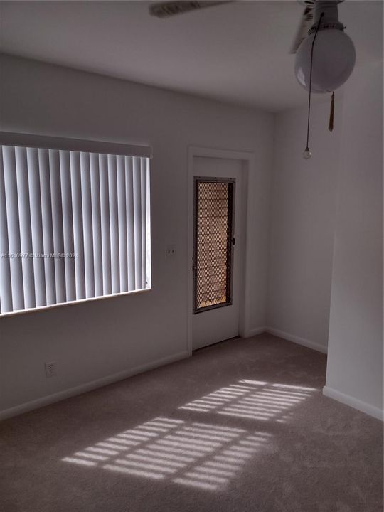 最近售出: $425,000 (3 贝兹, 2 浴室, 1586 平方英尺)