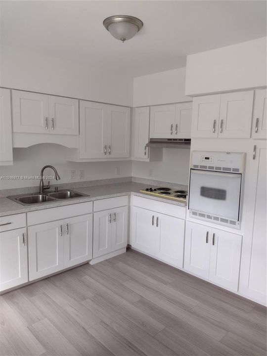 最近售出: $425,000 (3 贝兹, 2 浴室, 1586 平方英尺)