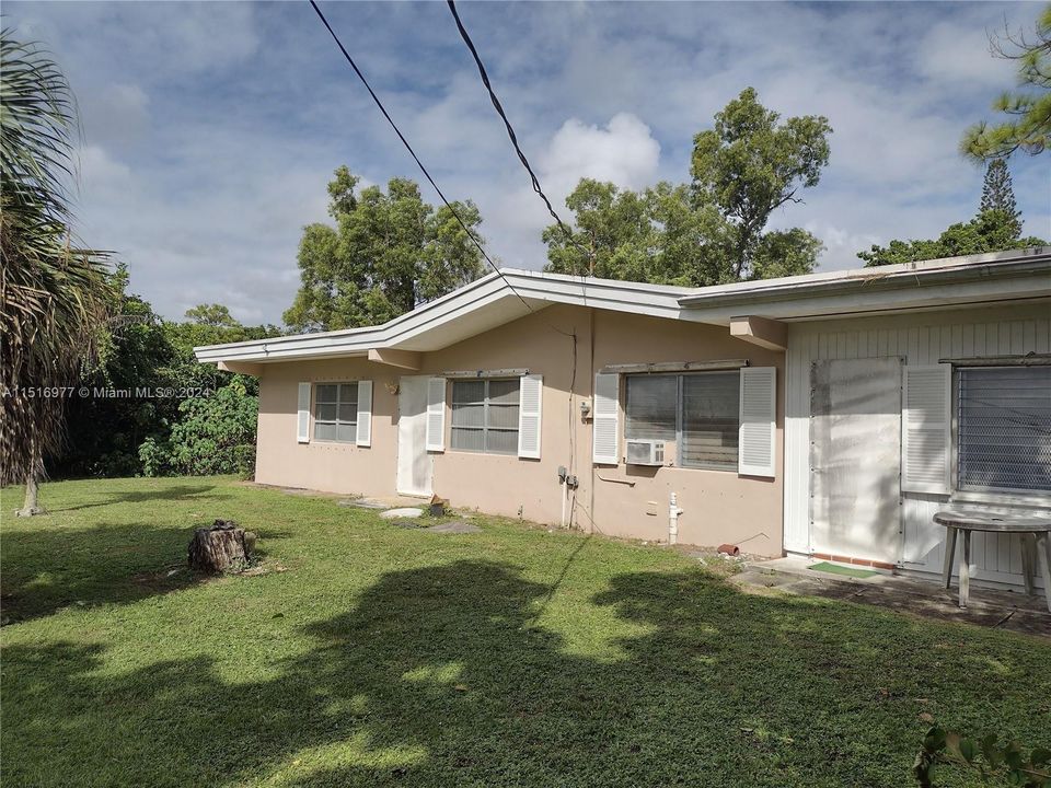 最近售出: $425,000 (3 贝兹, 2 浴室, 1586 平方英尺)