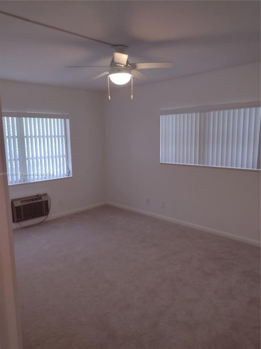 最近售出: $425,000 (3 贝兹, 2 浴室, 1586 平方英尺)