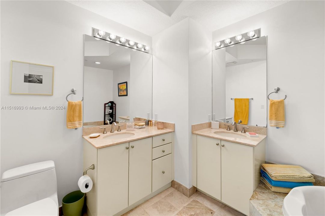 Recientemente alquilado: $4,400 (2 camas, 2 baños, 1170 Pies cuadrados)