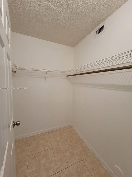 Recently Rented: $2,250 (3 beds, 2 baths, 1064 Square Feet)