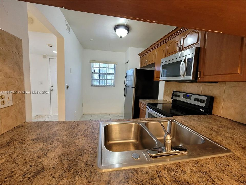 Recently Rented: $2,250 (3 beds, 2 baths, 1064 Square Feet)