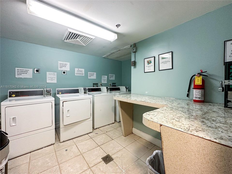 For Sale: $199,000 (1 beds, 1 baths, 585 Square Feet)