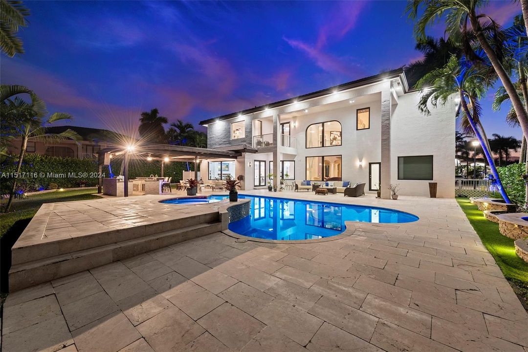 Recently Sold: $1,995,000 (5 beds, 4 baths, 4264 Square Feet)