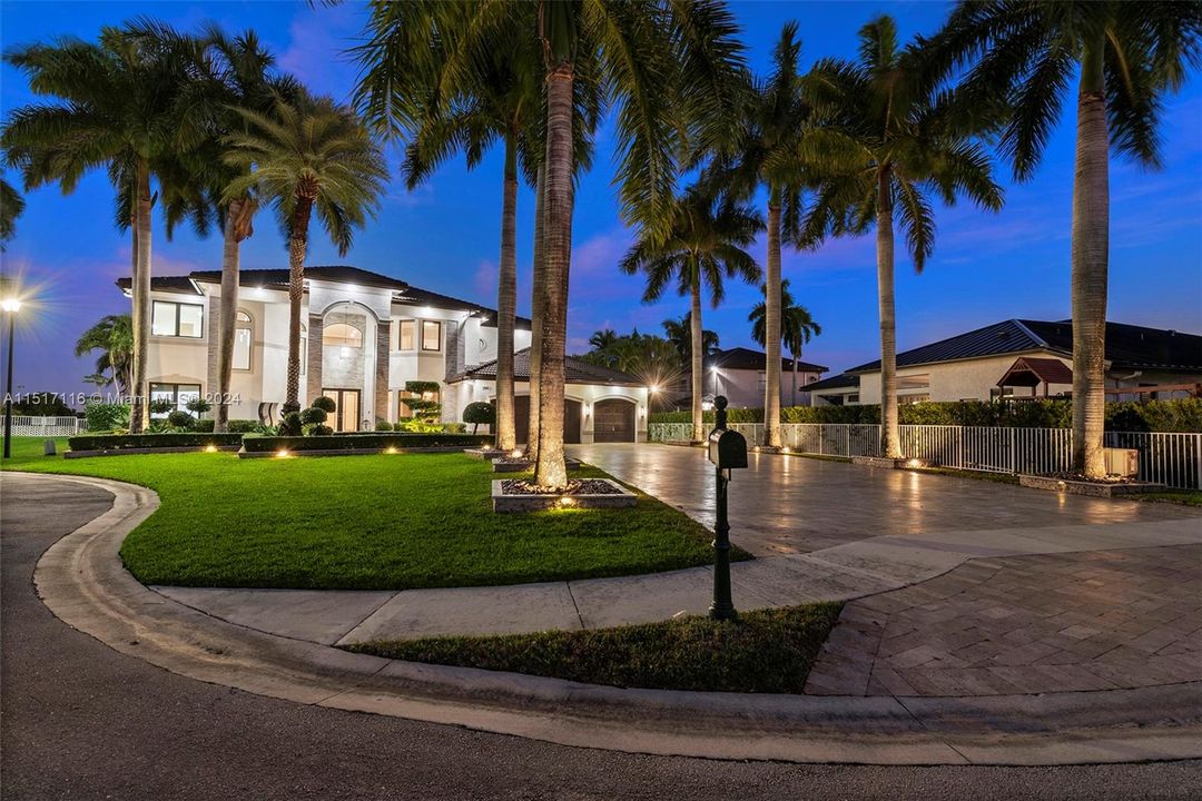 Recently Sold: $1,995,000 (5 beds, 4 baths, 4264 Square Feet)