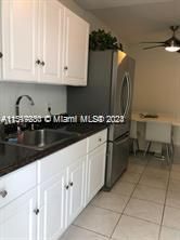 For Sale: $239,000 (1 beds, 1 baths, 701 Square Feet)