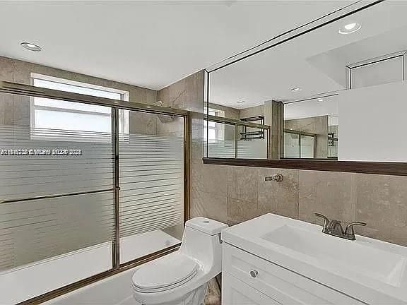 待售: $259,500 (1 贝兹, 1 浴室, 653 平方英尺)