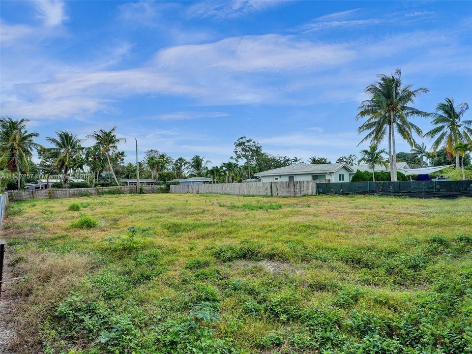 For Sale: $599,999 (0.25 acres)