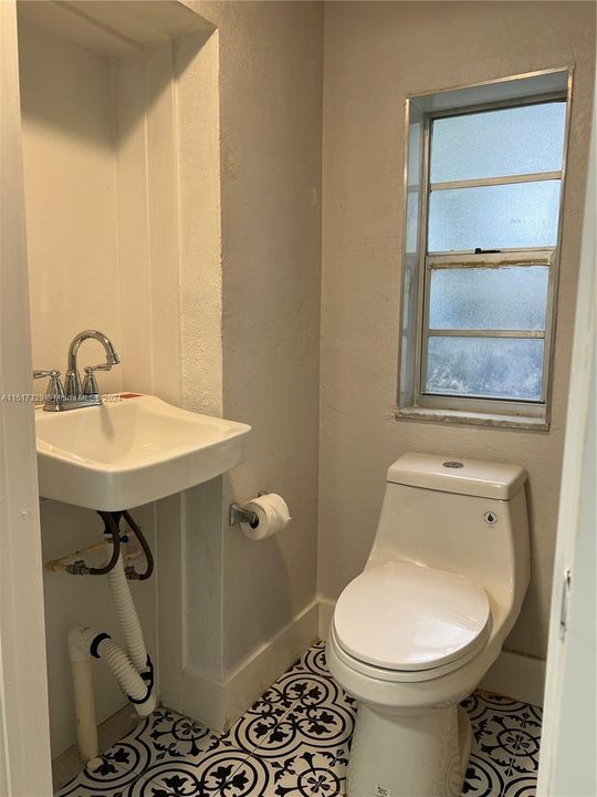 Recently Rented: $1,300 (1 beds, 1 baths, 1230 Square Feet)