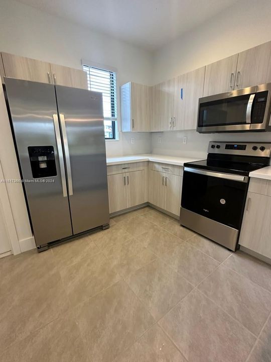 For Rent: $2,500 (3 beds, 2 baths, 1726 Square Feet)