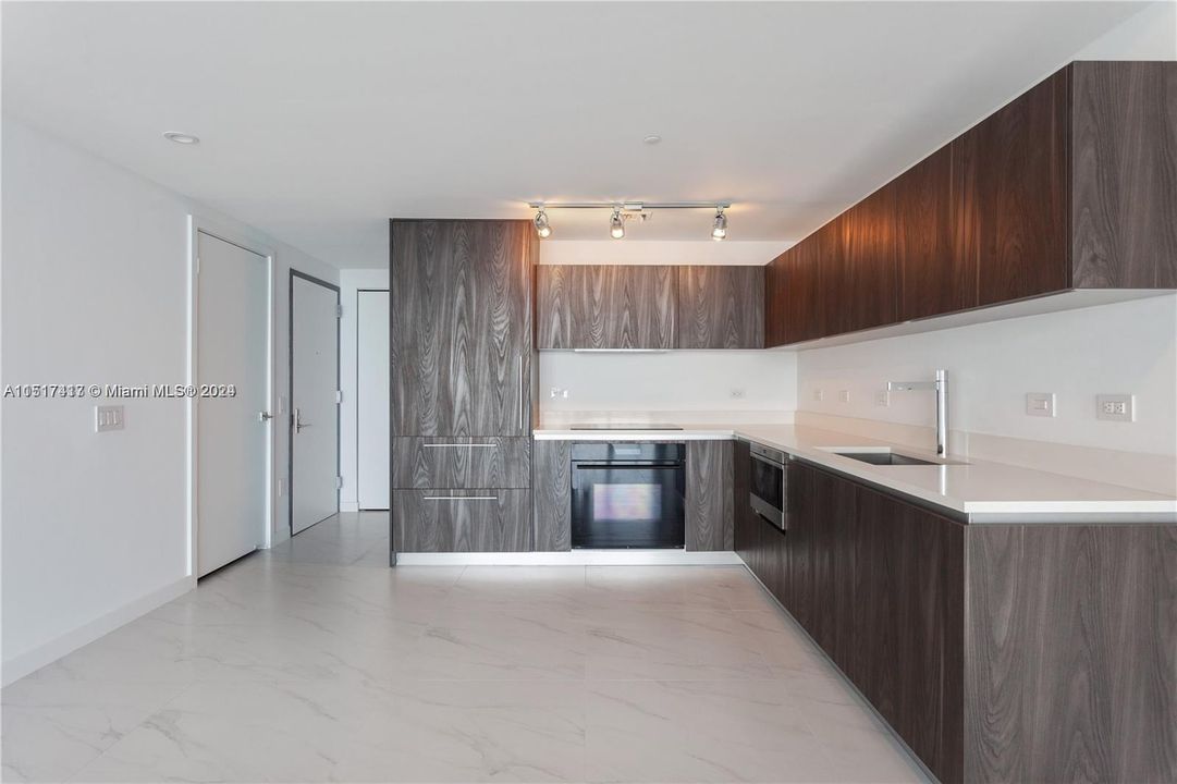 Recientemente alquilado: $8,500 (3 camas, 3 baños, 1526 Pies cuadrados)