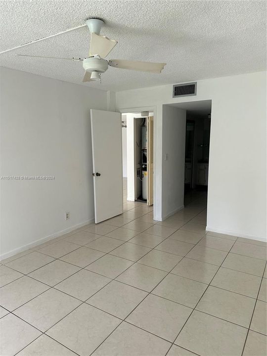 Active With Contract: $170,000 (2 beds, 2 baths, 1040 Square Feet)