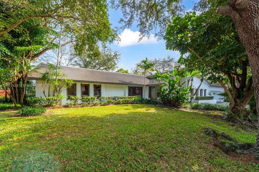 Recently Sold: $1,895,000 (4 beds, 2 baths, 3863 Square Feet)