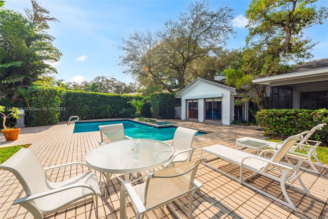 Recently Sold: $1,895,000 (4 beds, 2 baths, 3863 Square Feet)