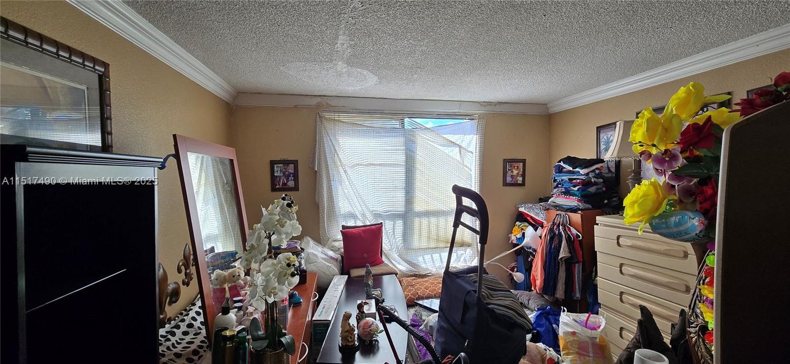 合同活跃: $218,500 (2 贝兹, 1 浴室, 770 平方英尺)