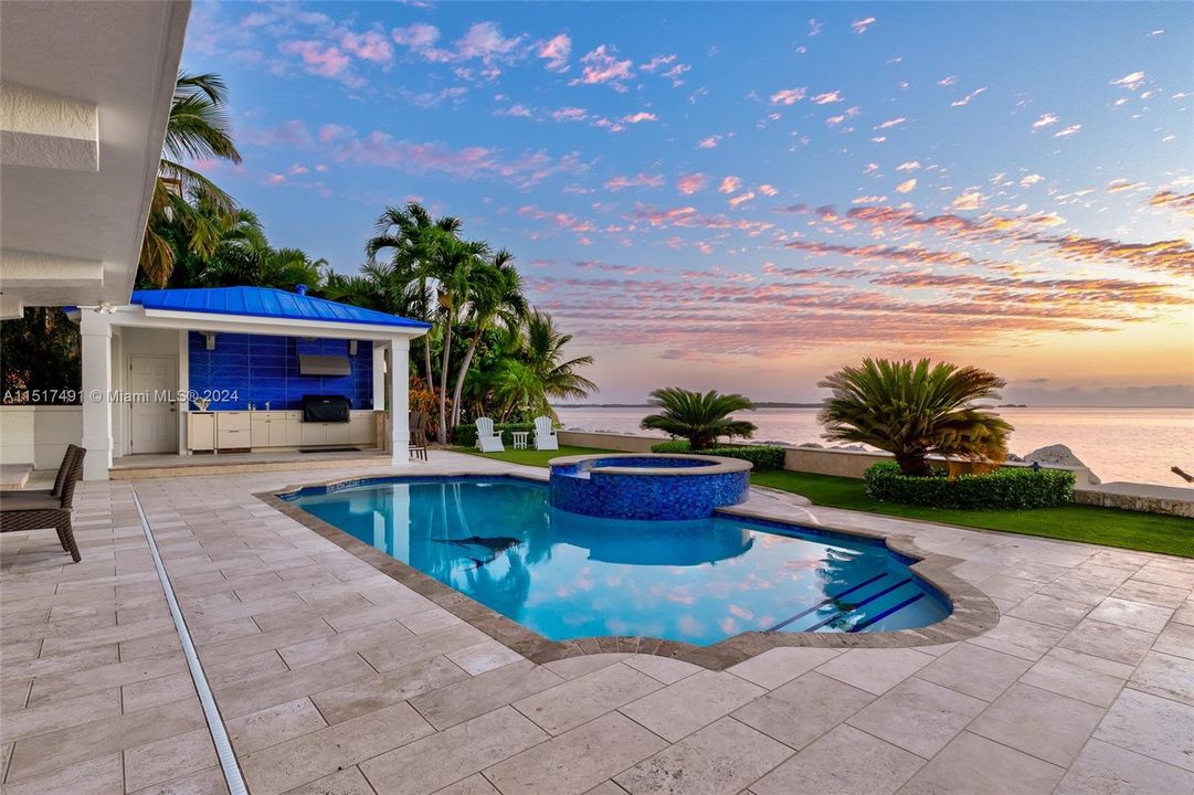 Recently Sold: $5,800,000 (3 beds, 4 baths, 2960 Square Feet)