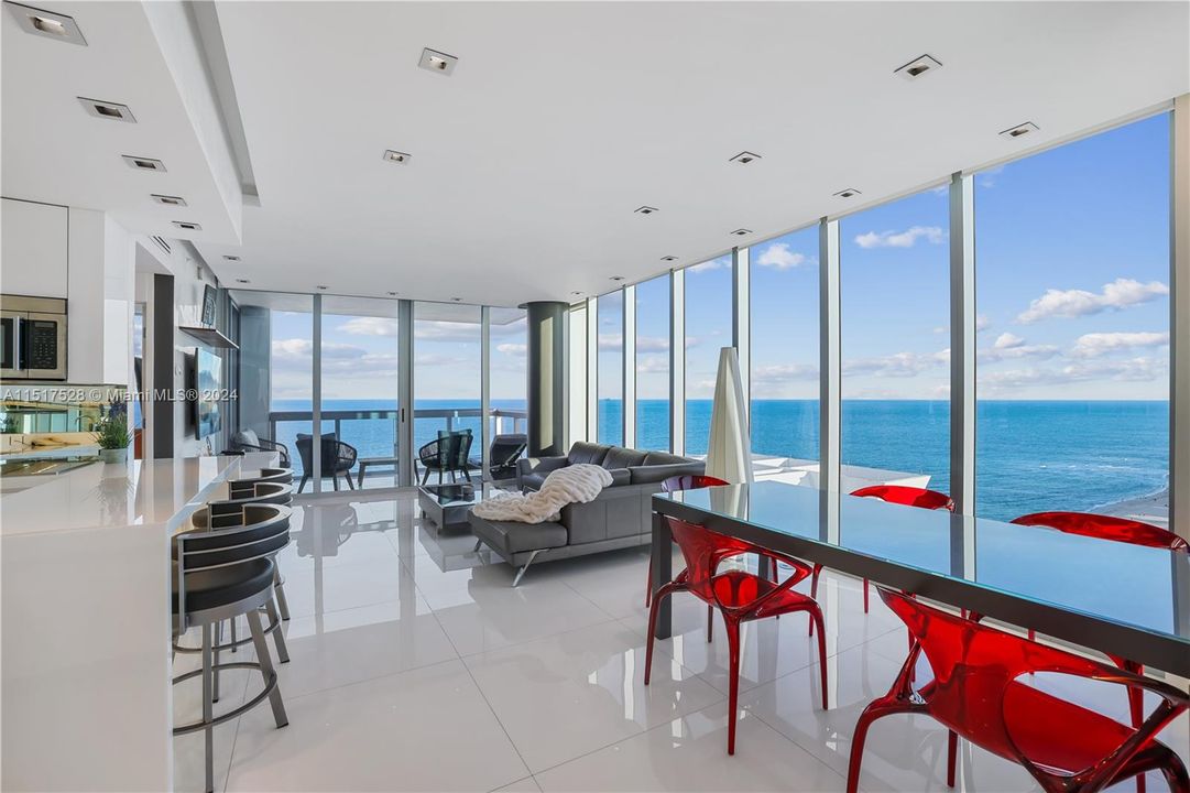 For Sale: $2,999,995 (2 beds, 2 baths, 1290 Square Feet)