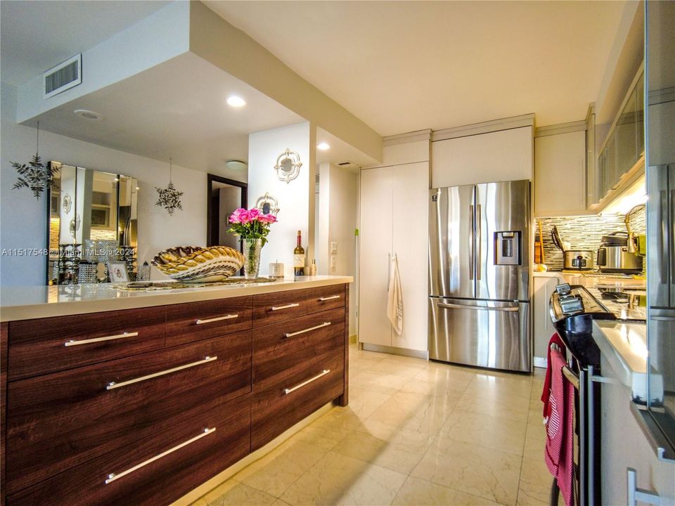 For Sale: $549,000 (1 beds, 1 baths, 1064 Square Feet)