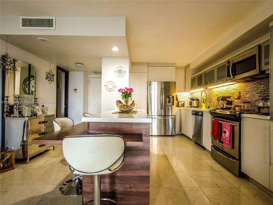 For Sale: $549,000 (1 beds, 1 baths, 1064 Square Feet)