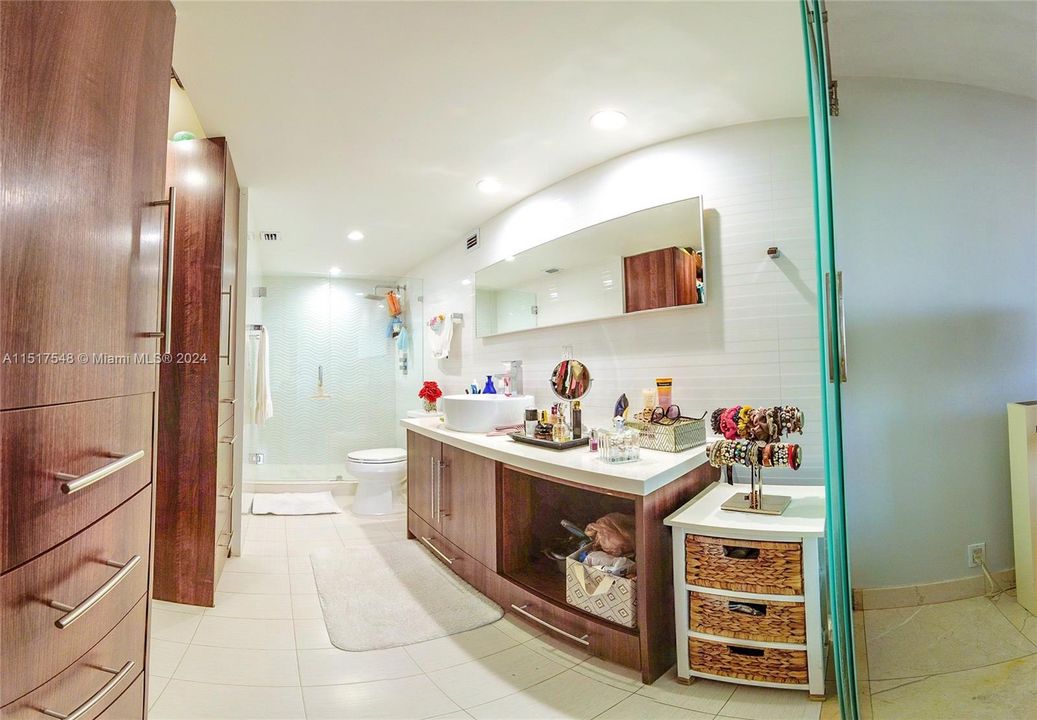 For Sale: $549,000 (1 beds, 1 baths, 1064 Square Feet)