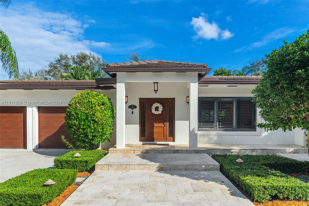 Recently Sold: $1,995,000 (4 beds, 3 baths, 3096 Square Feet)